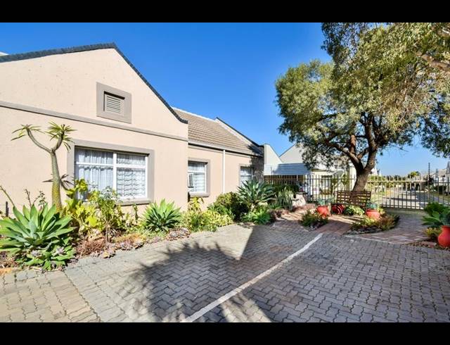 3 BEDROOM TOWNHOUSE FOR SALE IN ANNLIN